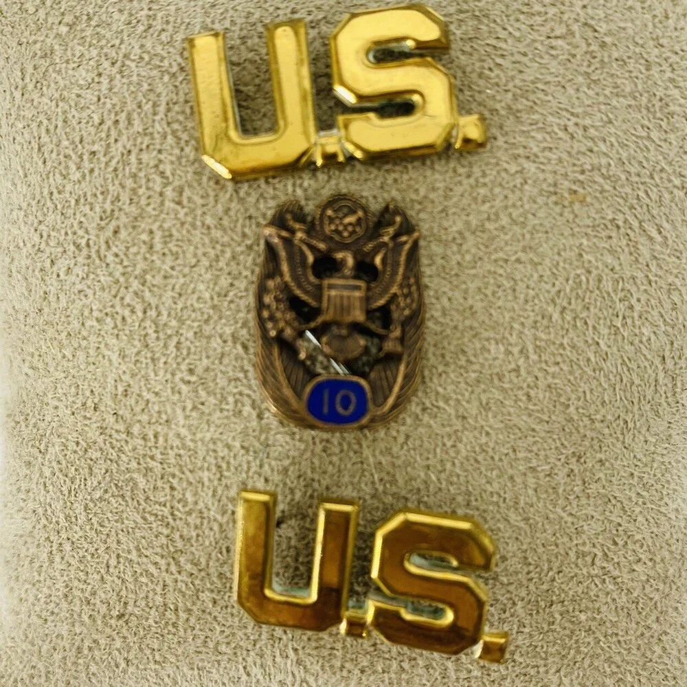 Lot Of 3 Vintage Military Pins 10 Year Service & 2 US Uniform Dual Post Pins